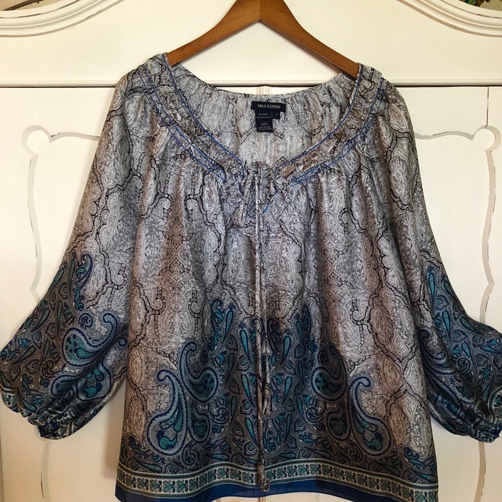 Beautiful peasant style long sleeved top